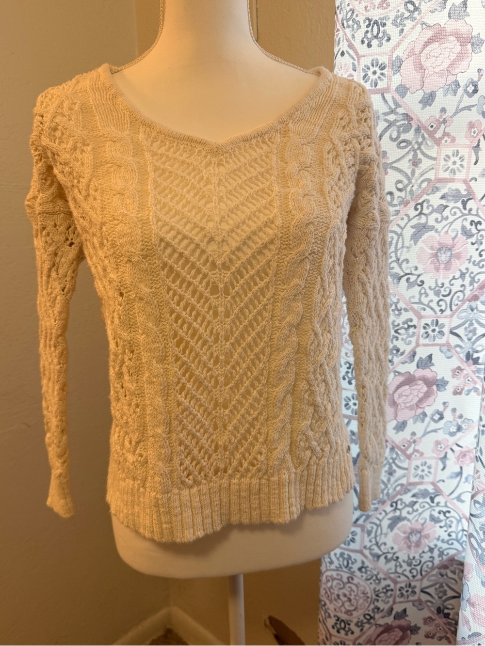 American Eagle Outfitters Cream Cable V-Neck Sweater